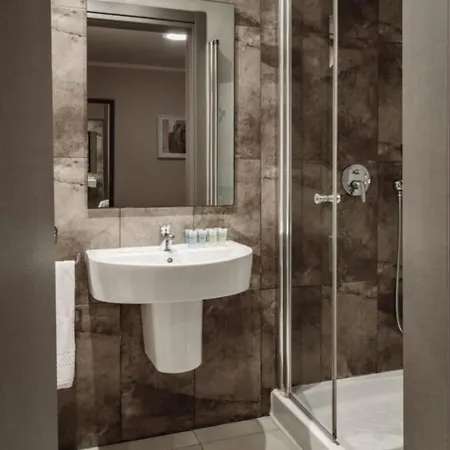 מלון 115 The By Neu Collective 3*