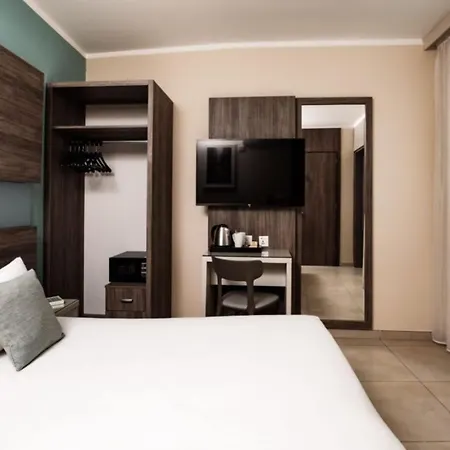 115 The By Neu Collective 3*