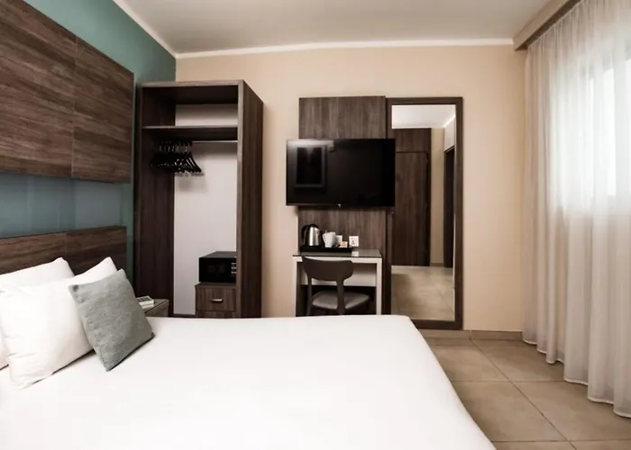 115 The By Neu Collective 3*